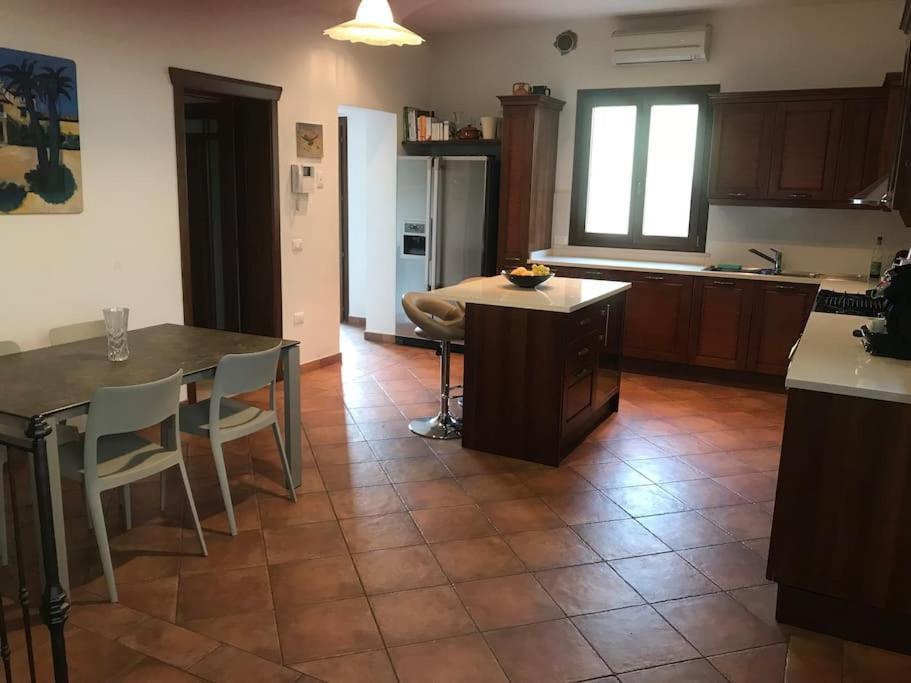 Villa Parisi Luxury Italian Villa ファーノ エクステリア 写真